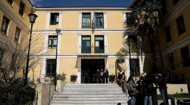 Δίκη για Μάτι: Την Πέμπτη 10/11 και σε μεγαλύτερη αίθουσα η συνέχεια – Αναβλήθηκε η δίκη Ματθαιόπουλου (video)