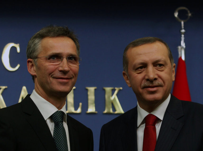 Επίσκεψη Στόλτενμπεργκ στην Τουρκία εν μέσω ανθελληνικής ρητορικής – Προαναγγέλλει γεωτρήσεις ο Ερντογάν