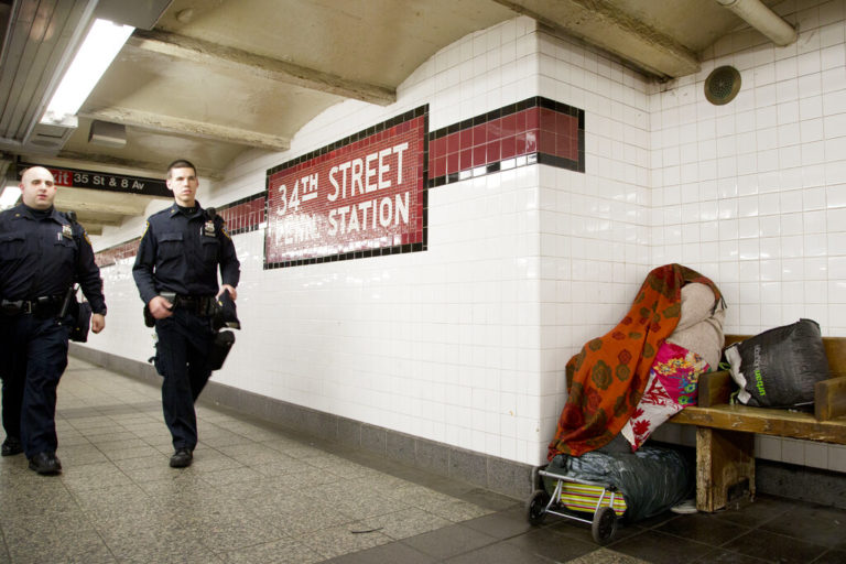Oι αρχές της Νέας Υόρκης θα μπορούν να ζητούν τον εγκλεισμό αστέγων με ψυχικές νόσους παρά τη θέλησή τους