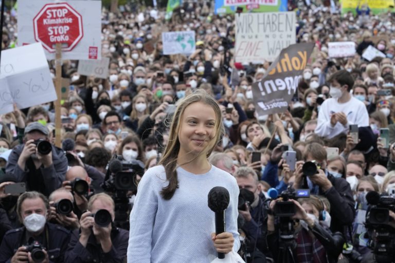 “The Climate Book”: Tο νέο βιβλίο της Γκρέτα Τούνμπεργκ