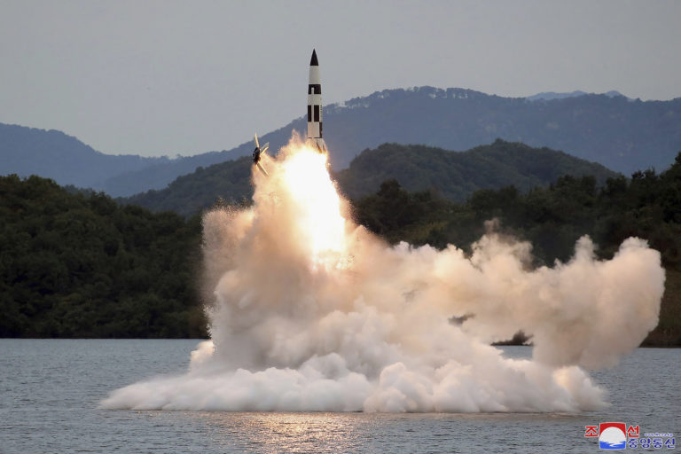 Δέκα πυραύλους διαφόρων τύπων εκτόξευσε η Βόρεια Κορέα-«Ταχεία αντίδραση» διέταξε ο Νοτιοκορεάτης πρόεδρος