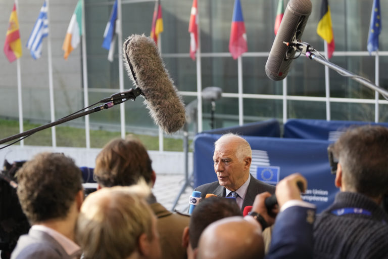 Ζ. Μπορέλ: Πρέπει να προσαρμόσουμε τις πολιτικές άμυνας στο νέο περιβάλλον
