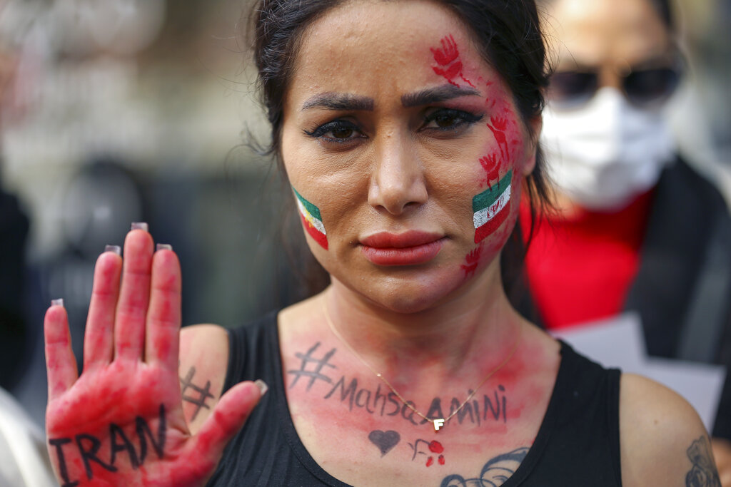 Ιράν: Πρώτη καταδίκη σε θάνατο για συμμετοχή στις «ταραχές» για τη δολοφονία της Αμινί
