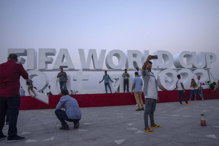 Ο πρεσβευτής του Παγκόσμιου Κυπέλλου του Κατάρ αποκαλεί την ομοφυλοφιλία «βλάβη στο μυαλό» (video)