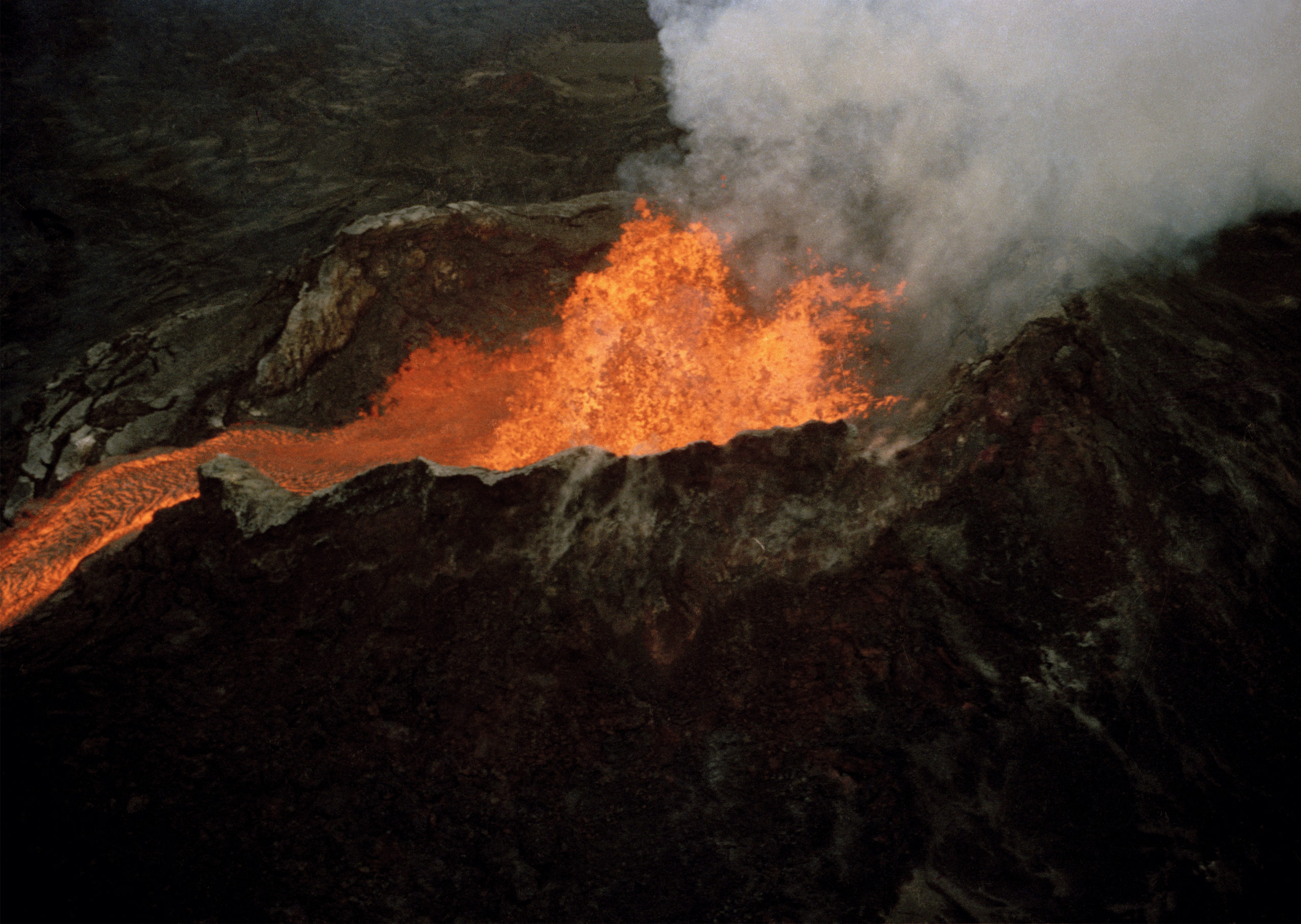Χαβάη: Εξερράγη το ηφαίστειο Μάουνα Λόα, το μεγαλύτερο ενεργό στον κόσμο – Εντυπωσιακές φωτογραφίες