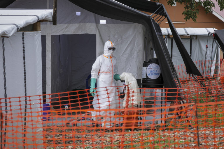 Επιδημία Έμπολα: Παρατείνεται για 21 ημέρες το lockdown σε δύο περιφέρειες της Ουγκάντα