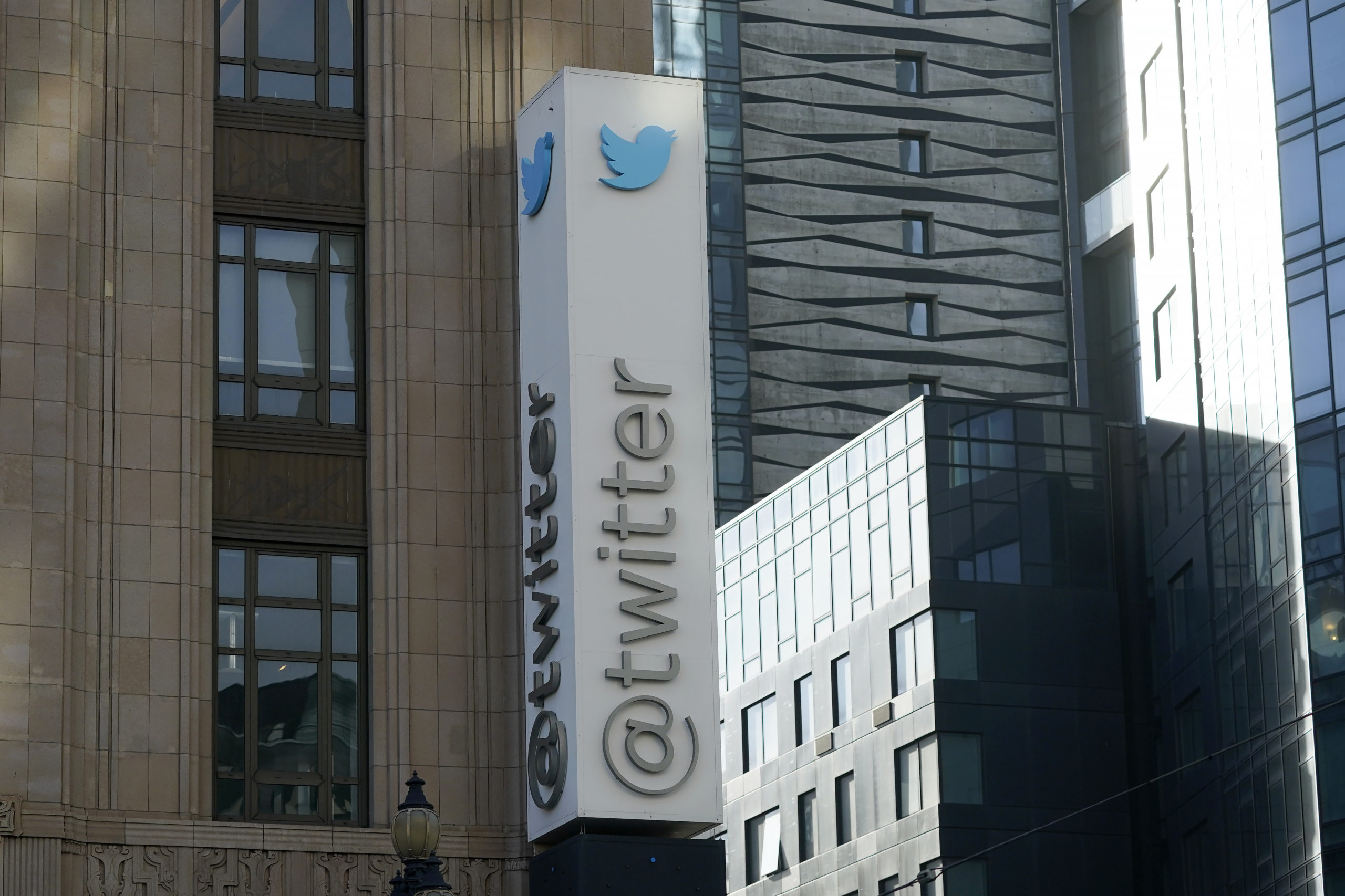 Έλον Μασκ: Το Twitter εισάγει το μπλε «τικάρισμα» των διάσημων για όλους τους χρήστες που πληρώνουν
