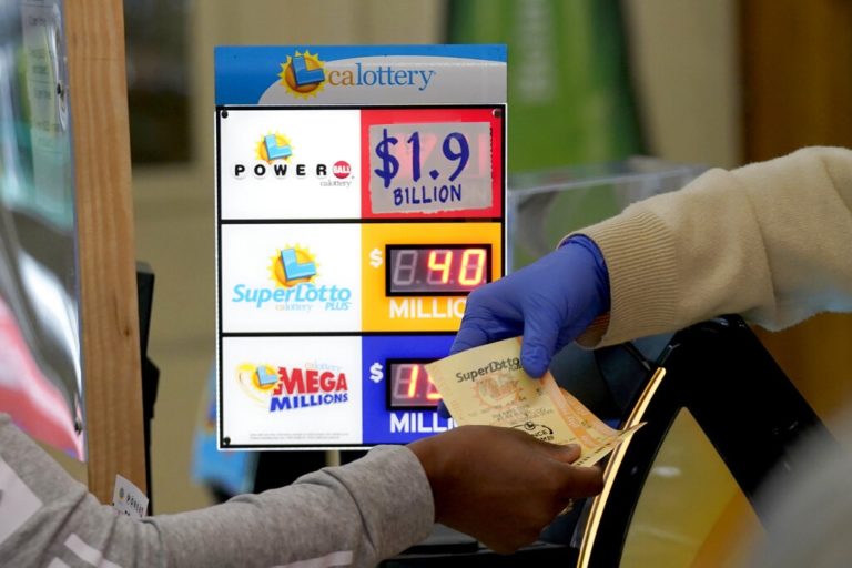Ένας υπερτυχερός κέρδισε 2 δισ. δολάρια στο Powerball – Tο μεγαλύτερο ποσό που έχει δοθεί ποτέ σε λοταρία