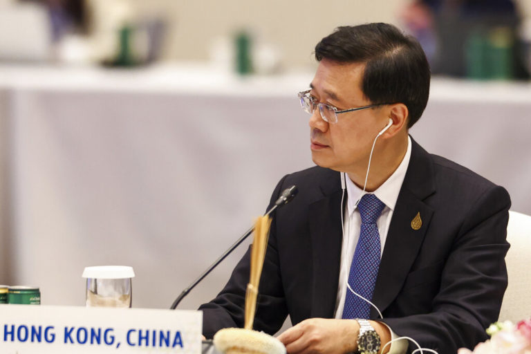 Τζον Λι: Ο ηγέτης του Χονγκ Κονγκ θετικός στον νέο κορονοϊό μετά τη σύνοδο της APEC