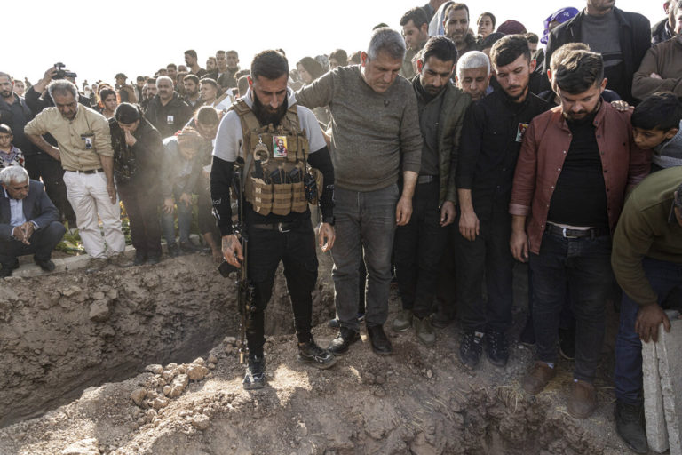 Συρία: Οκτώ Κούρδοι μαχητές σκοτώθηκαν από τουρκικούς βομβαρδισμούς στο Αλ Χολ