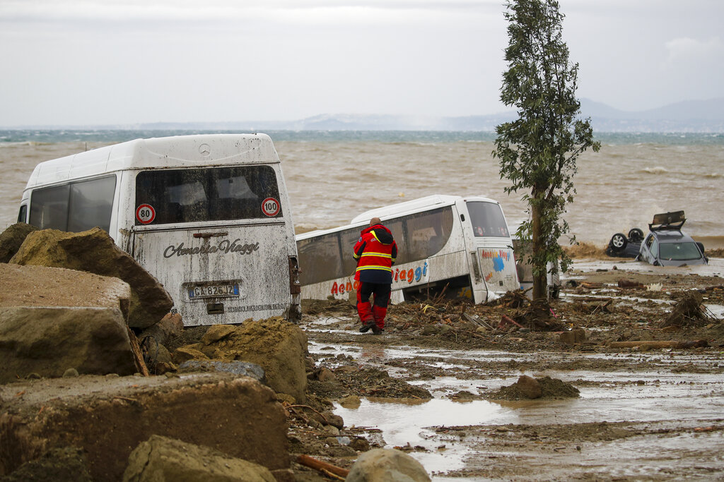 Ιταλία – Ίσκια: Ανασύρθηκε νεκρό ένα κοριτσάκι 5,5 ετών – Στους δύο οι νεκροί από τις πλημμύρες
