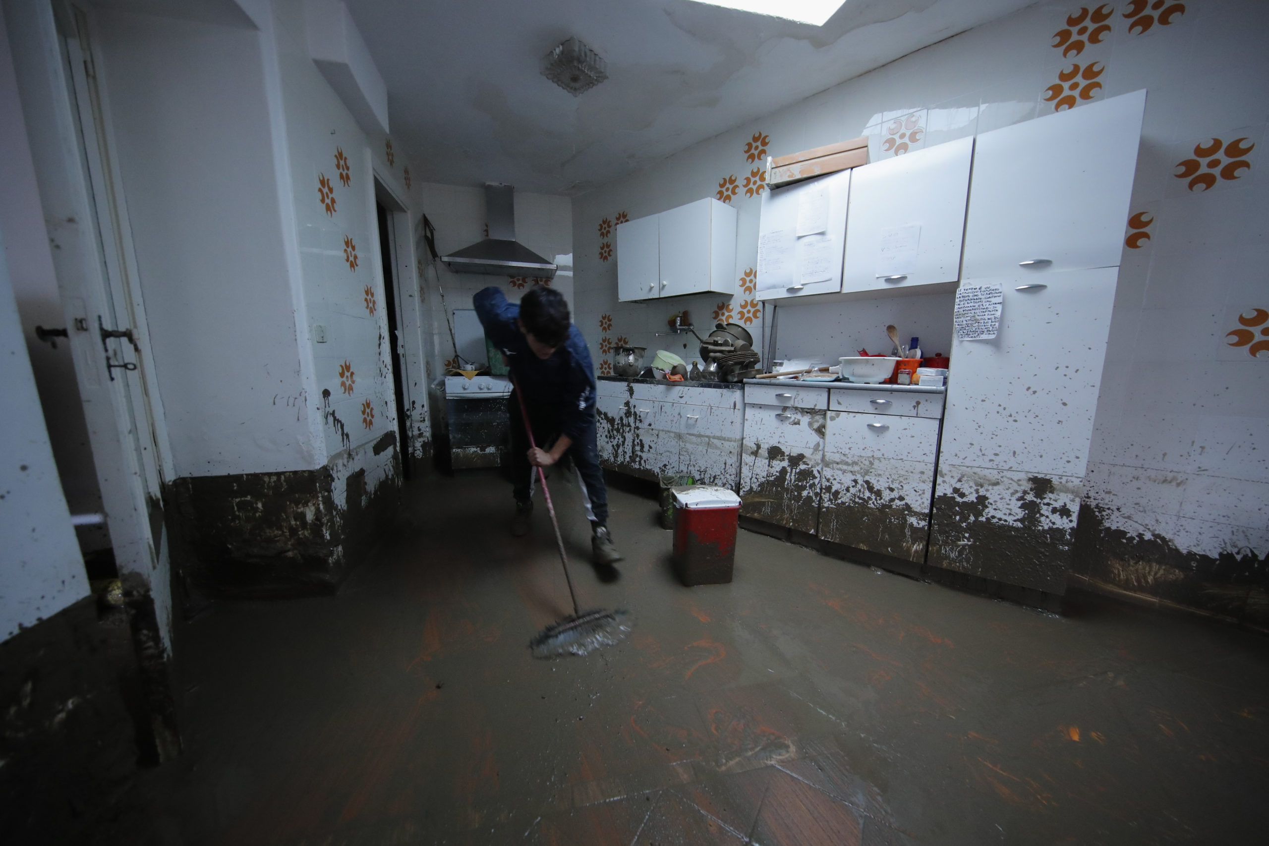 Ιταλία – «Πνίγηκε» η Ίσκια: Ανασύρθηκε νεκρό βρέφος 21 ημερών – Στους επτά οι νεκροί από τις πλημμύρες