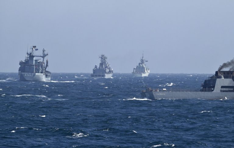 Το NATO καταγγέλλει την «επικίνδυνη» υπέρπτηση καταδιωκτικών της Ρωσίας πάνω από πλοία του στη Βαλτική