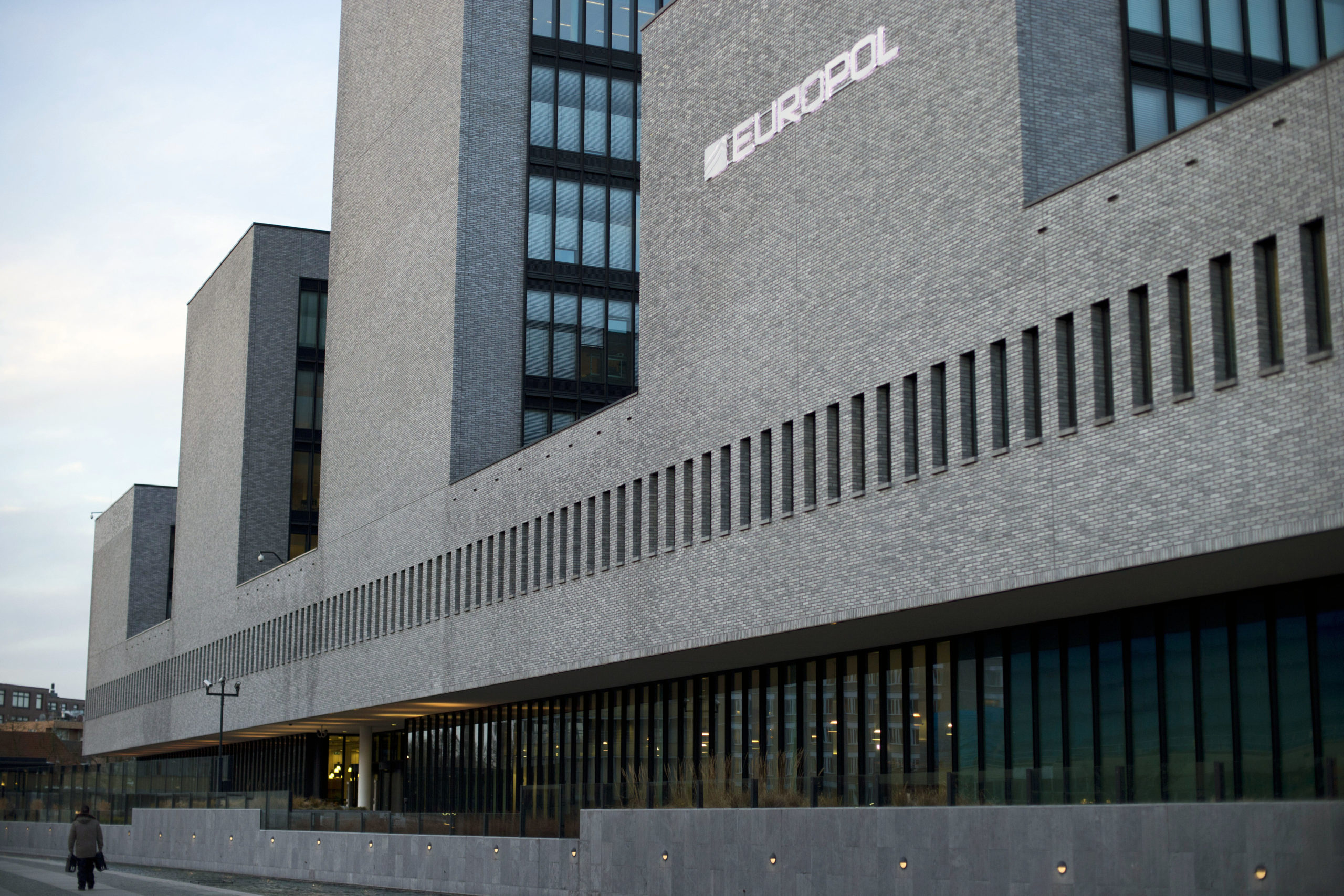 Europol: Συλλήψεις 44 μελών «ενός δικτύου μεταξύ των πιο επικίνδυνων» της ΕΕ