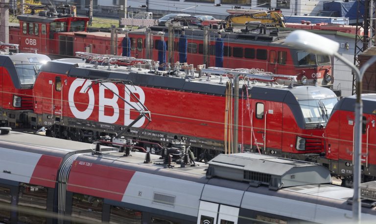 Αυστρία: Τα οκτώ ευρώ αύξηση δεν σταμάτησαν την απεργία των σιδηροδρομικών