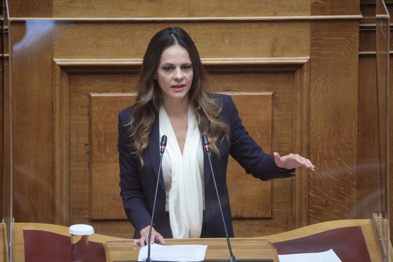 Ε. Αχτσιόγλου στο Πρώτο: Ο κ. Μητσοτάκης έχει δημιουργήσει ενδείξεις ενοχής- Φέρει ο ίδιος το βάρος της απόδειξης του αντιθέτου (audio)