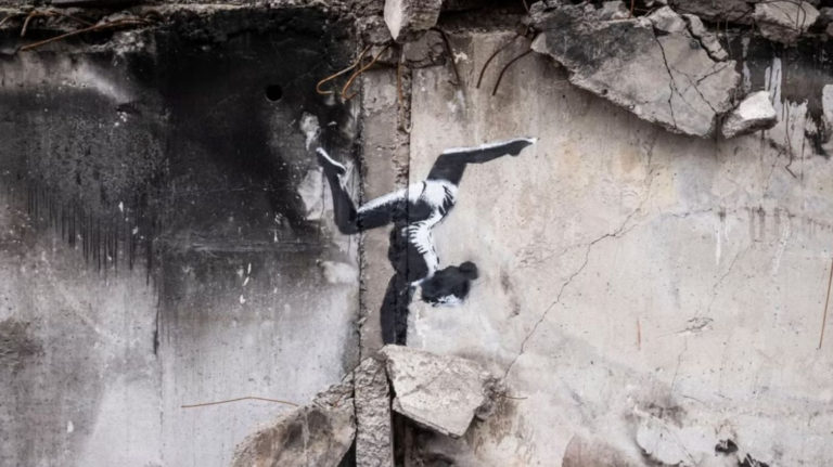 Ουκρανία: Γκράφιτι του Μπάνκσι σε βομβαρδισμένο σπίτι στην Μποροντιάνκα