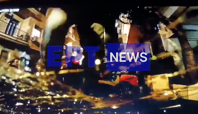 Βίντεο – ντοκουμέντο από τα επεισόδια στα Προπύλαια: Αντιεξουσιαστής σπάει παρμπρίζ αυτοκινήτου