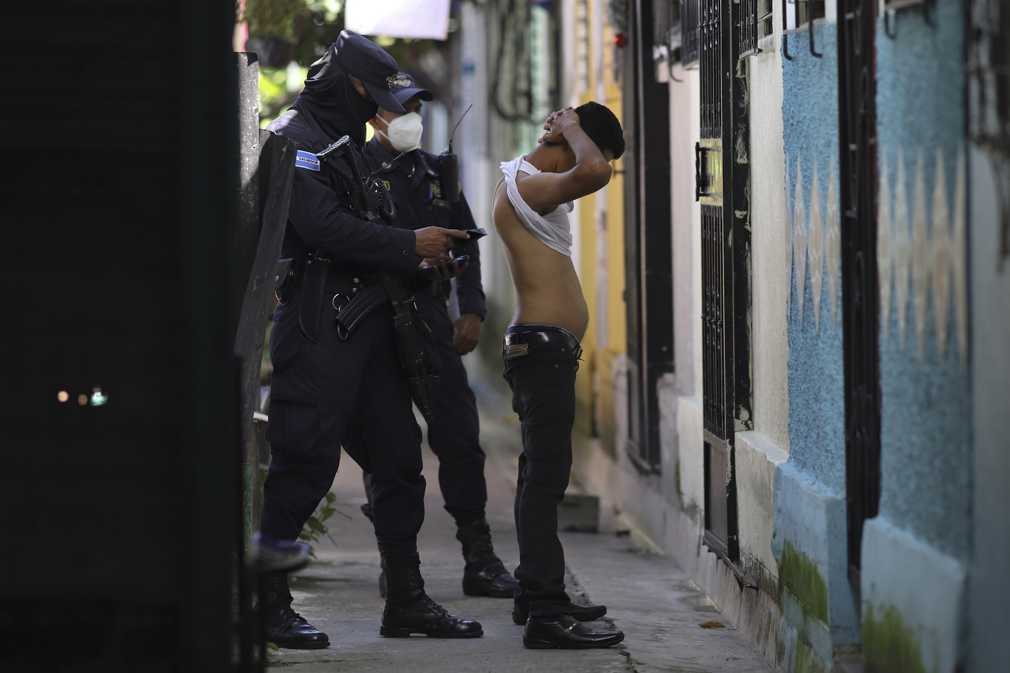 Ελ Σαλβαδόρ: Ο πρόεδρος Μπουκέλε υπόσχεται εκατοντάδες αστυνομικούς επιπλέον στον «πόλεμο κατά των συμμοριών»