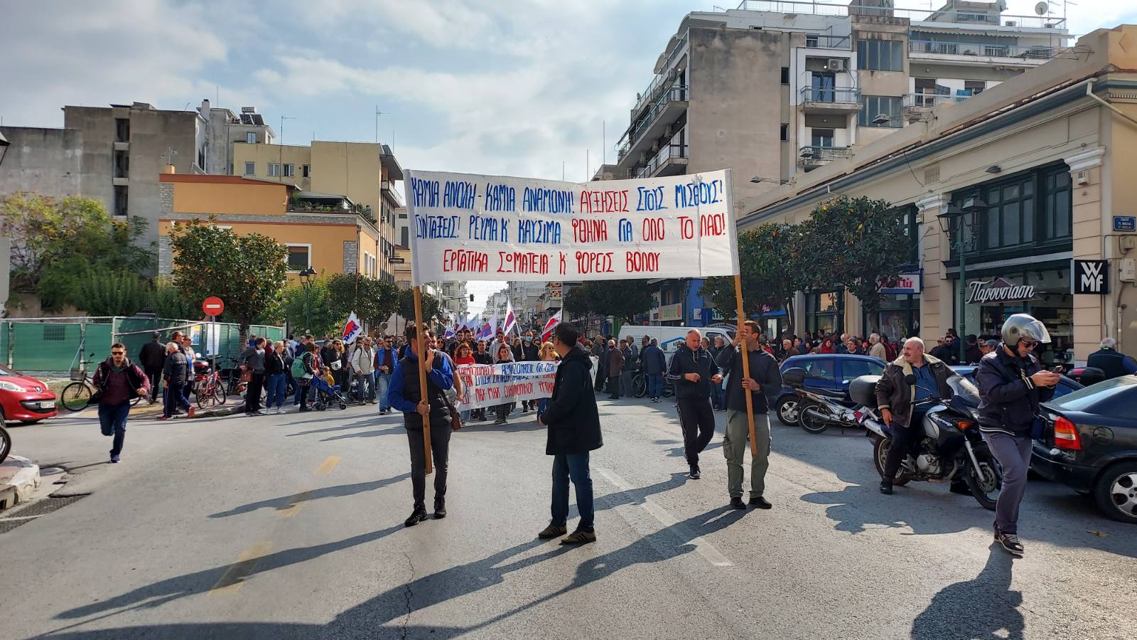 Βόλος: Δυναμική συμμετοχή αγροτών στην απεργιακή συγκέντρωση του ΠΑΜΕ