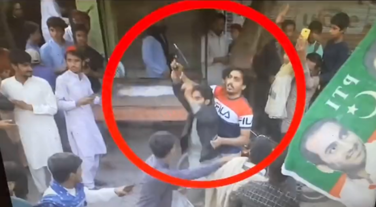 Πακιστάν: Πυροβόλησαν τον πρώην πρωθυπουργό Ίμραν Χαν – Βίντεο από τη στιγμή της απόπειρας δολοφονίας