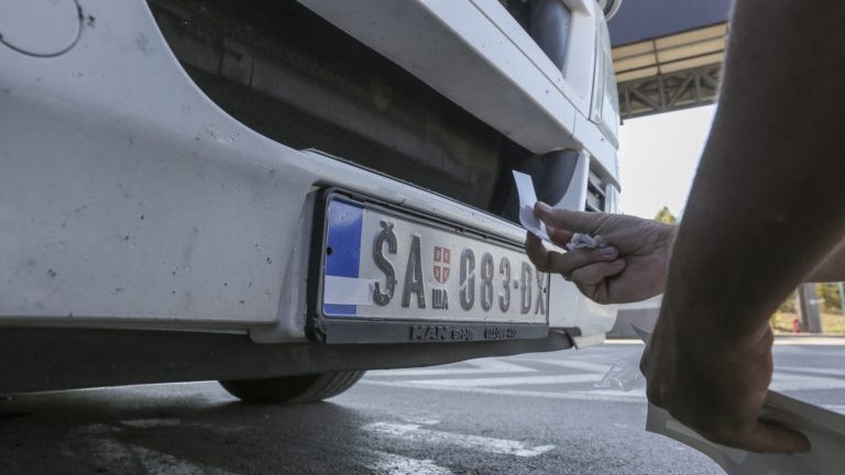 Σερβία: Στις Βρυξέλλες Βούτσιτς και Κούρτι για τις πινακίδες κυκλοφορίας