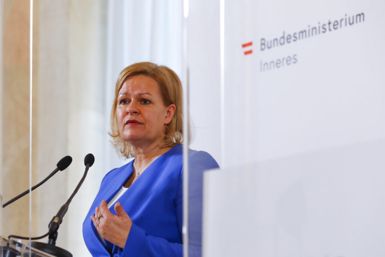 Η υπουργός Εσωτερικών της Γερμανίας Νάνσι Φέζερ στην Τουρκία – Θα έχει συνάντηση με τον Σοϊλού