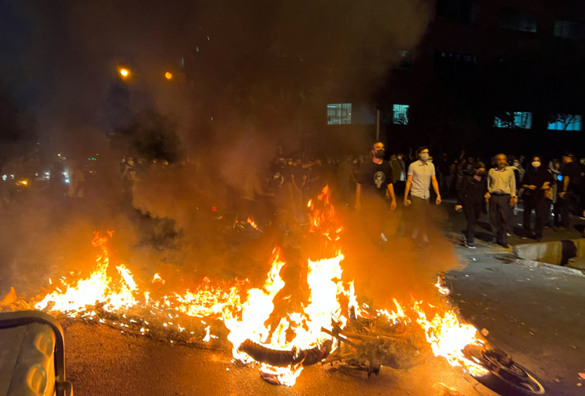 Ιράν: Φωτιά ξέσπασε σε βιομηχανική μονάδα παραγωγής λαδιών κινητήρων στα κεντρικά της χώρας