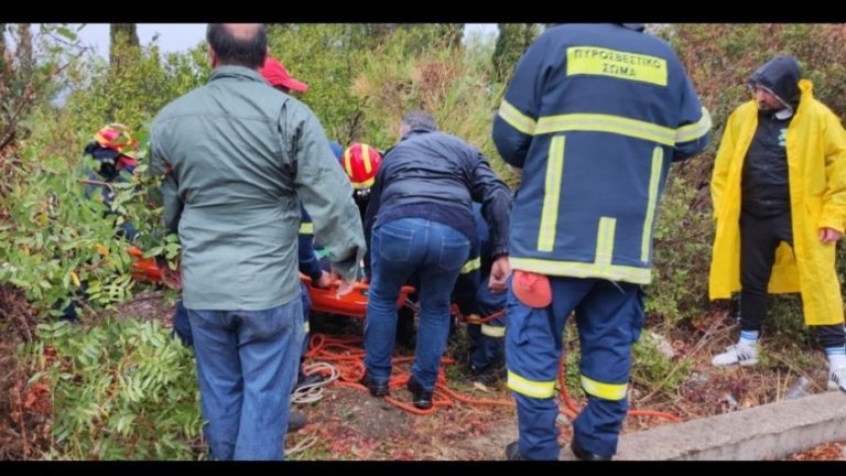 Σάμος: Τροχαίο ατύχημα λόγω ολισθηρότητας – Τραυματίστηκαν δύο γυναίκες και δύο παιδιά (βίντεο)