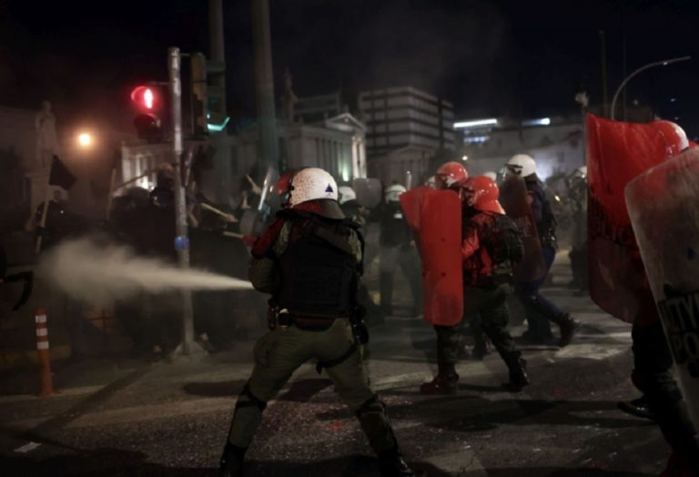 Επεισόδια στα Εξάρχεια: 15 προσαγωγές και ρίψη χημικών