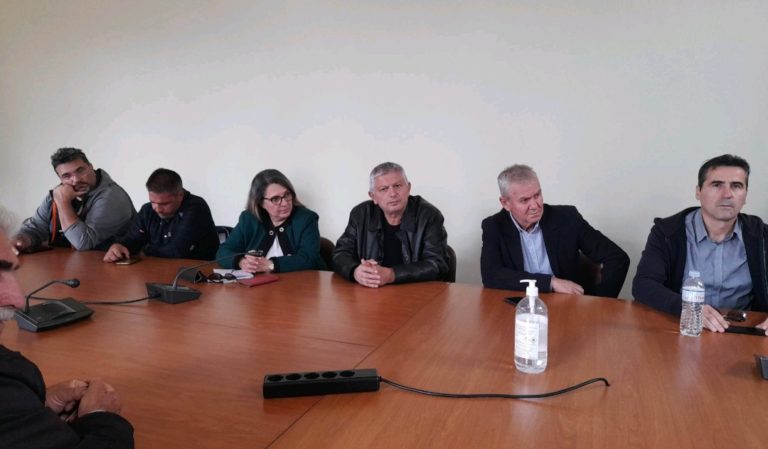 Τα προβλήματα με τα μήλα και τα κάστανα στο επίκεντρο της συνάντησης της Ολυμπίας Τελιγιορίδου με αγρότες στην Αγιά