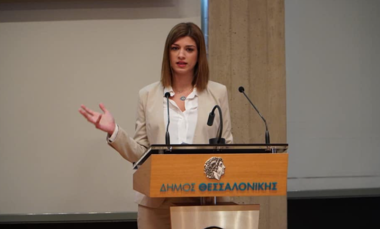 Κ. Νοτοπούλου σε Κ. Ζέρβα: Μετατρέψατε το βήμα διαλόγου της πόλης σε θεατρική παράσταση