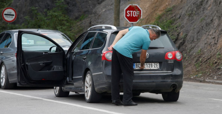 Κόσοβο: Σταδιακή αντικατάσταση των σερβικών πινακίδων κυκλοφορίας – Αναβολή ζητούν οι ΗΠΑ