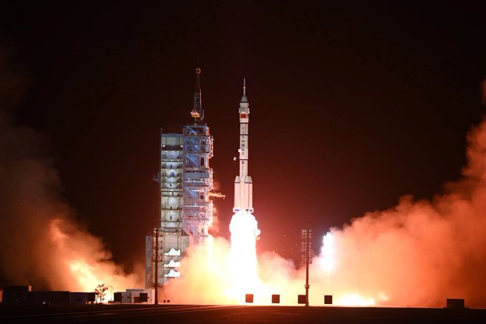 Κίνα: Εκτοξεύτηκε με επιτυχία το Shenzhou-15 μεταφέροντας τρεις αστροναύτες στον CSS