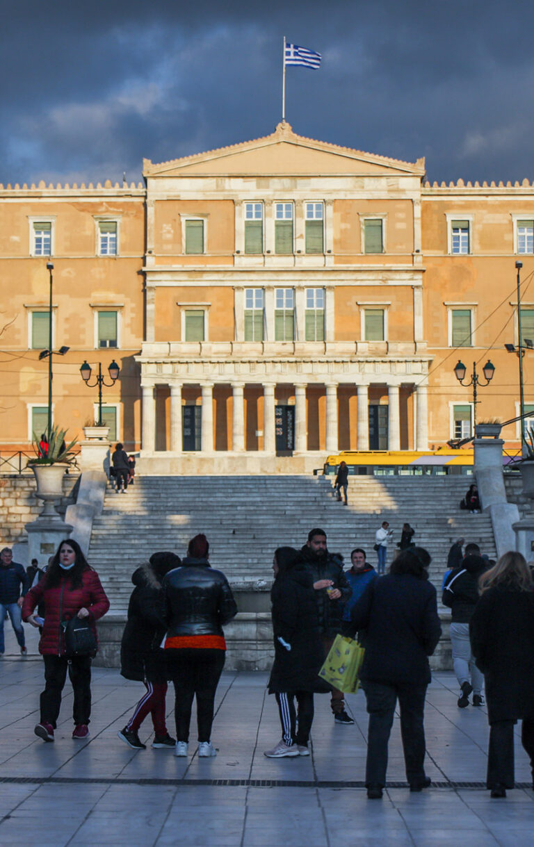 «Άρωμα εκλογών» — Διαρκής ανταλλαγή πυρών κυβέρνησης – αντιπολίτευσης