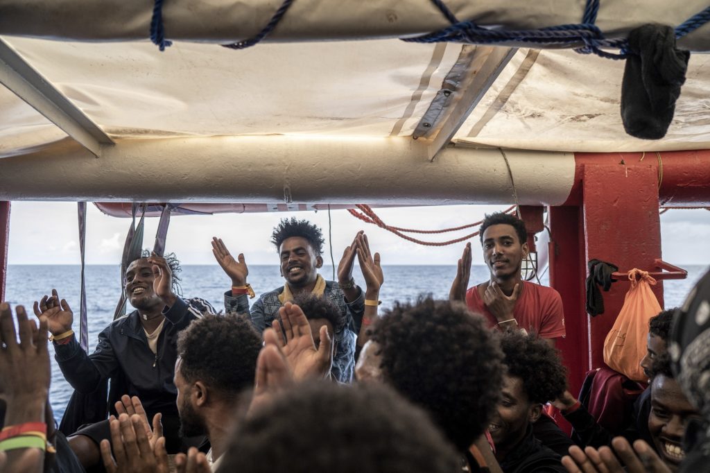 Γαλλία: Στη ναυτική βάση της Τουλόν οι 230 μετανάστες του Ocean Viking-Αντιπαράθεση με την Ιταλία