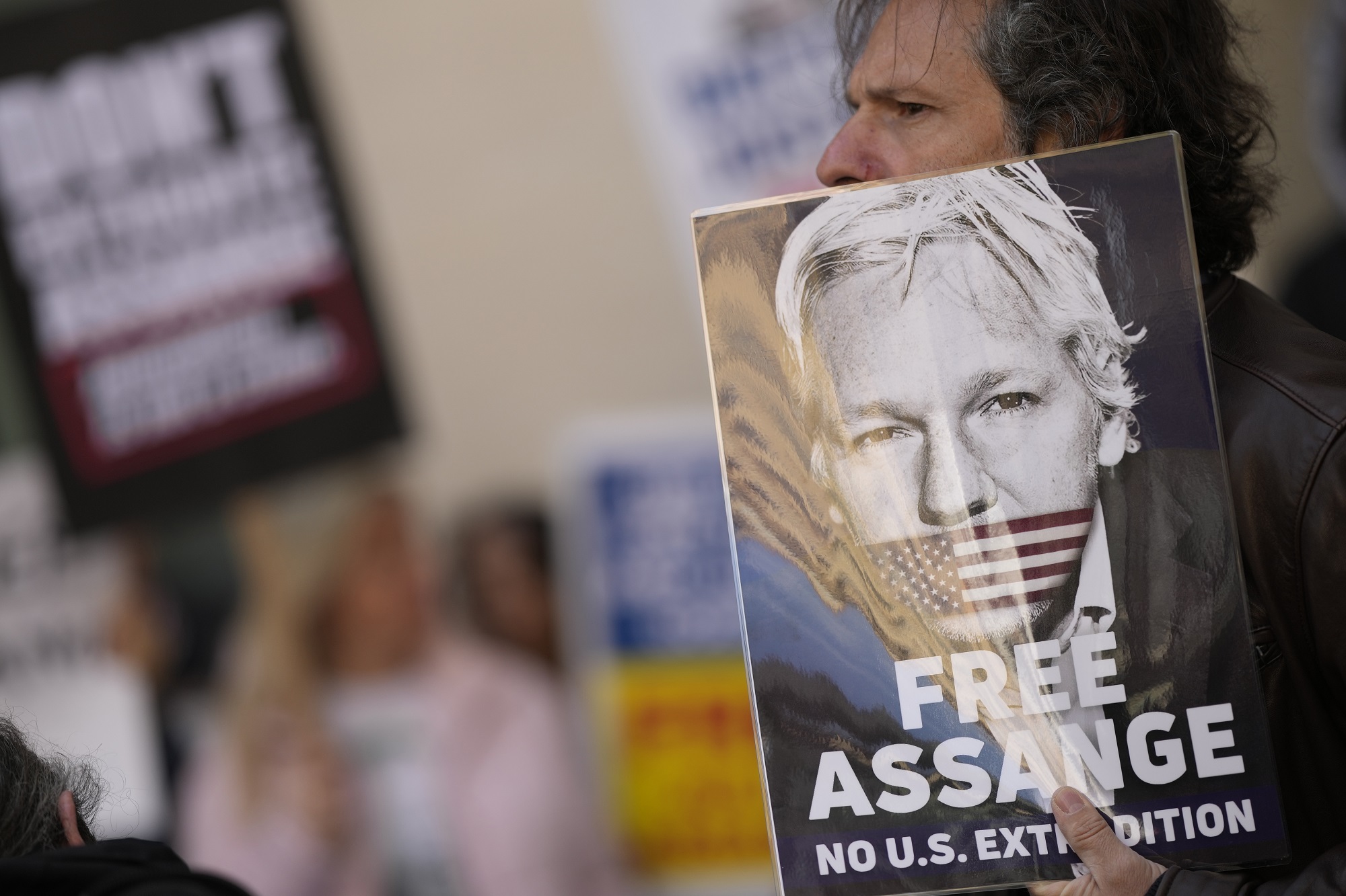 Υπόθεση Ασάνζ: Κορυφαία μέσα ενημέρωσης προτρέπουν τις ΗΠΑ να τερματίσουν τη δίωξή του
