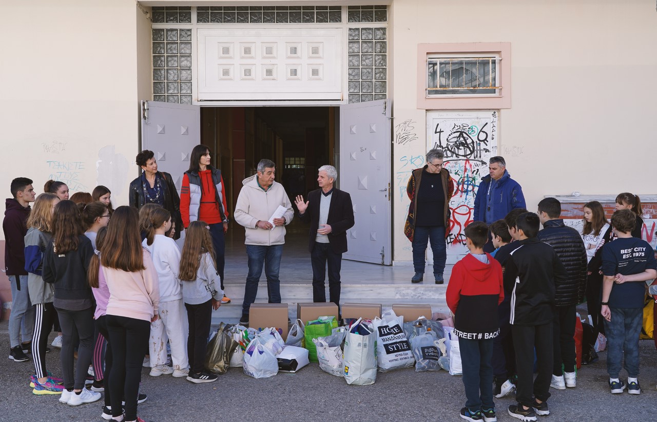 Συνεργασία δήμου Λαρισαίων και Β’θμιας Εκπαίδευσης σε ανακύκλωση ρούχων και παπουτσιών