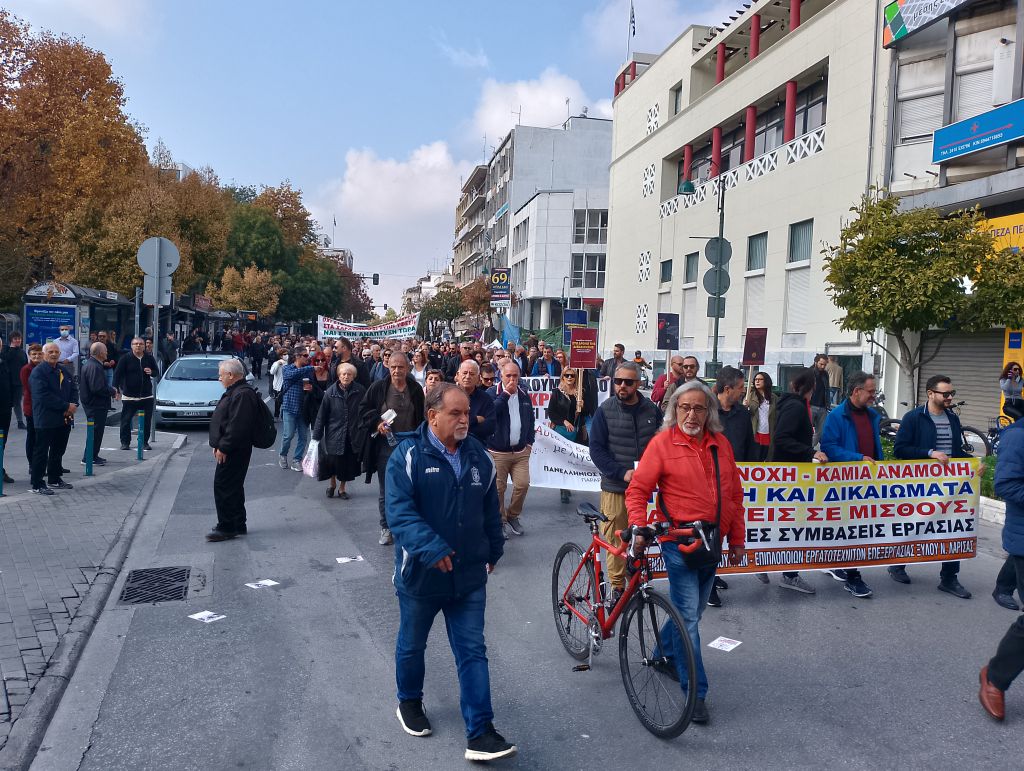 Μεγαλειώδης συγκέντρωση και πορεία στους δρόμους της Λάρισας ενάντια στην ακρίβεια