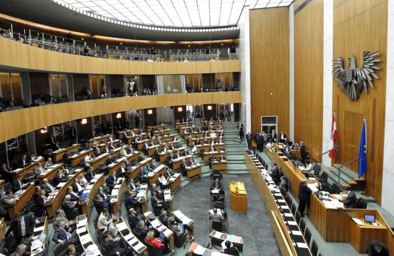 «Πέθαναν» πρώην καγκελάριο της Αυστρίας και τήρησαν ενός λεπτού σιγή – Αποκαλύφθηκε ότι ήταν fake news