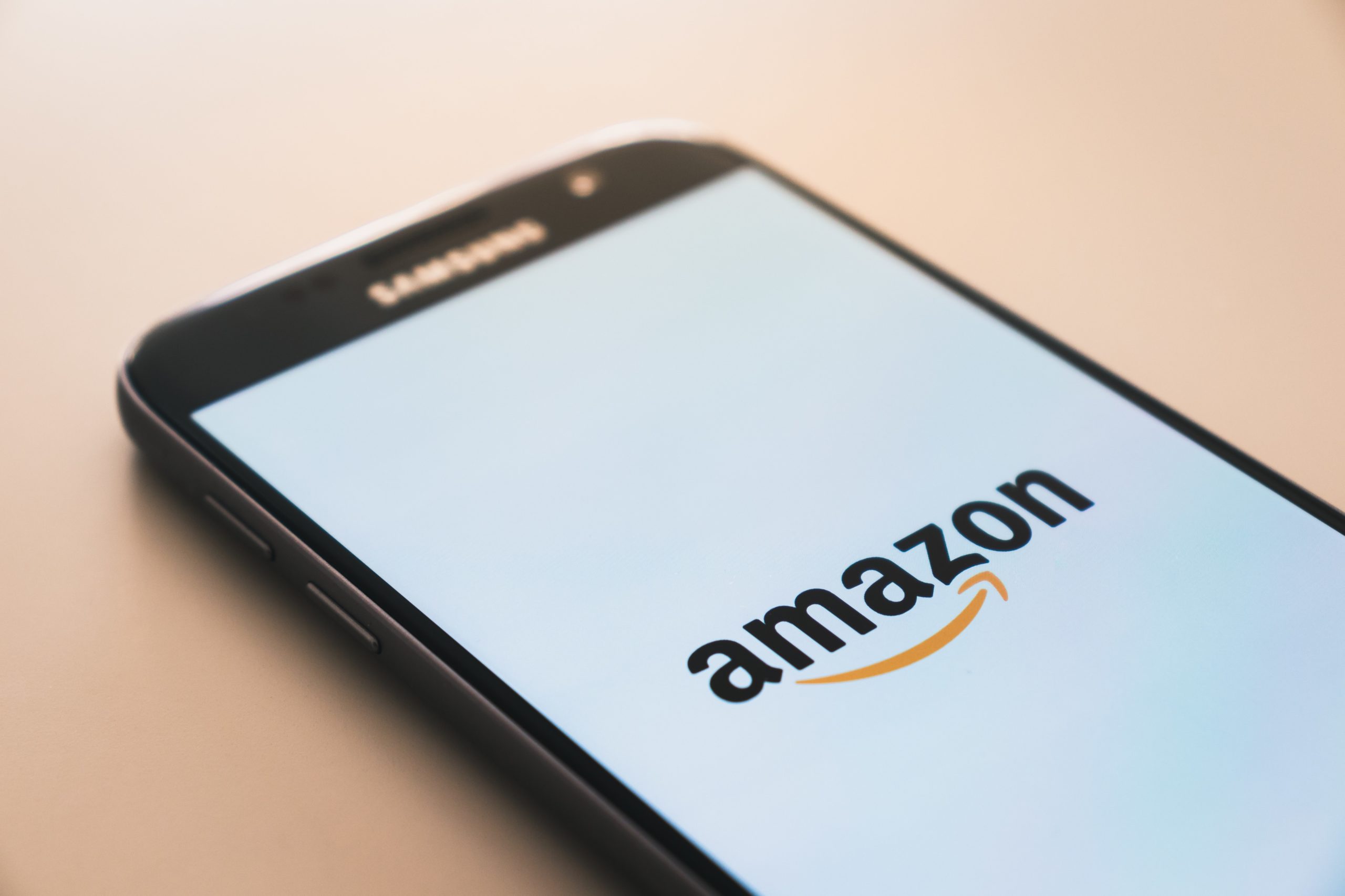 Amazon: «Βουτιά» στη μετοχή της – Χάνει 1 τρισ. δολάρια σε αξία