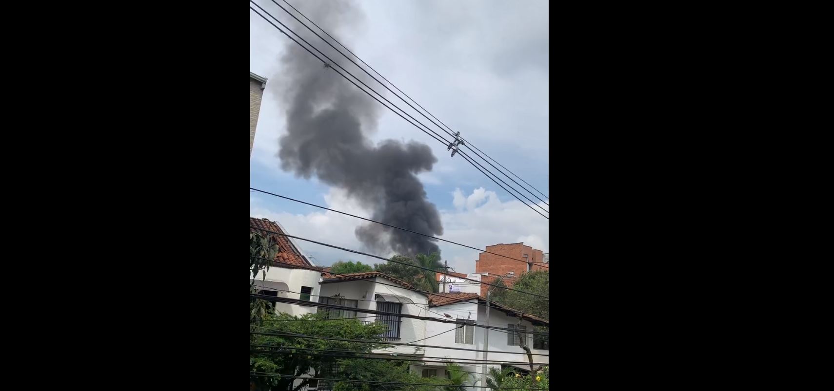 Κολομβία: Αεροσκάφος συνετρίβη σε συνοικία της πόλης Μεντεγίν (βίντεο)