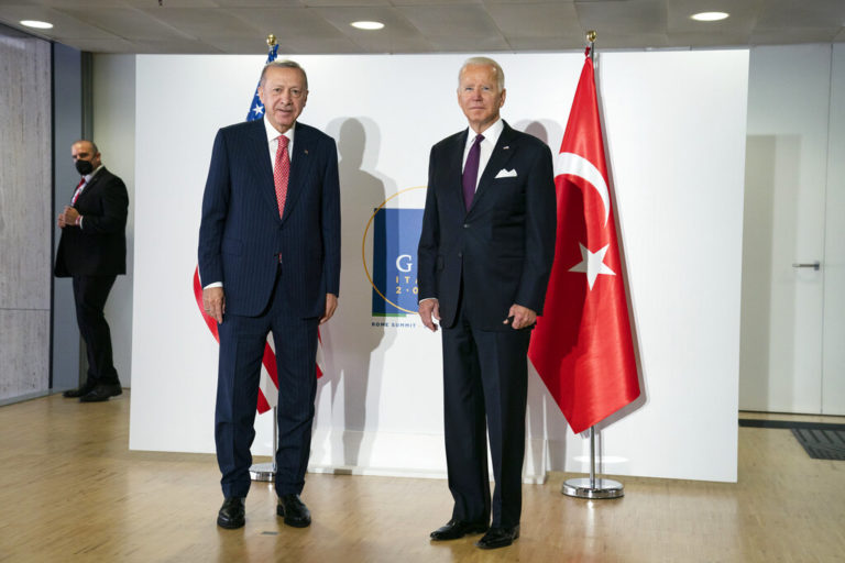 Συνάντηση Ερντογάν-Μπάιντεν στο περιθώριο της Συνόδου των G20 προανήγγειλε ο Καλίν