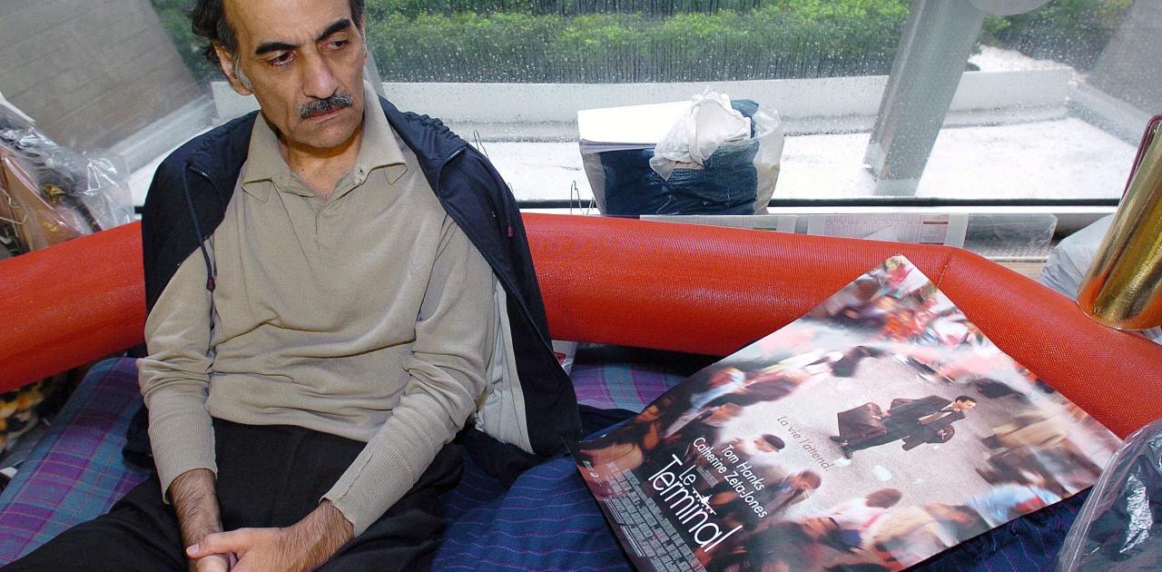 Πέθανε ο ιρανός -που ενέπνευσε την ταινία “The terminal”- στο αεροδρόμιο όπου έζησε 18 χρόνια