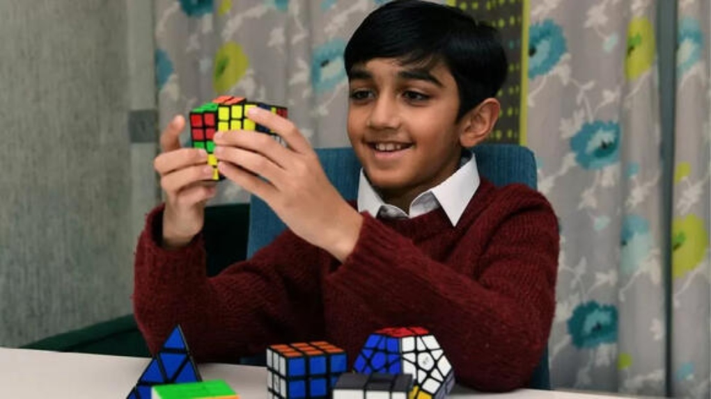 Βρετανία: Ένας 11χρονος μαθητής ξεπέρασε τον Στίβεν Χόκινγκ στο τεστ IQ της Mensa