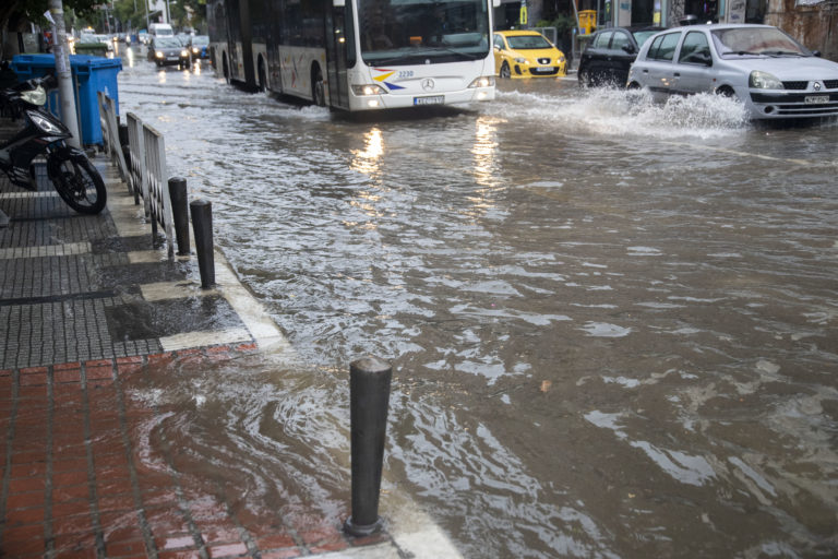 Καιρός: Βροχές και καταιγίδες την Κυριακή 20/11 – Πού θα είναι ισχυρά τα φαινόμενα