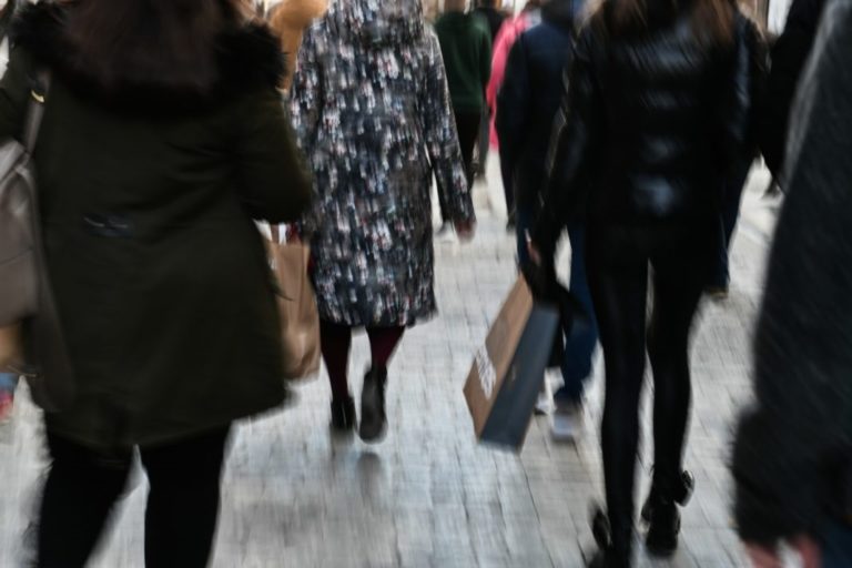 Αντιδράσεις προκαλούν στον εμπορικό κόσμο της Λάρισας τα νέα φορολογικά μέτρα