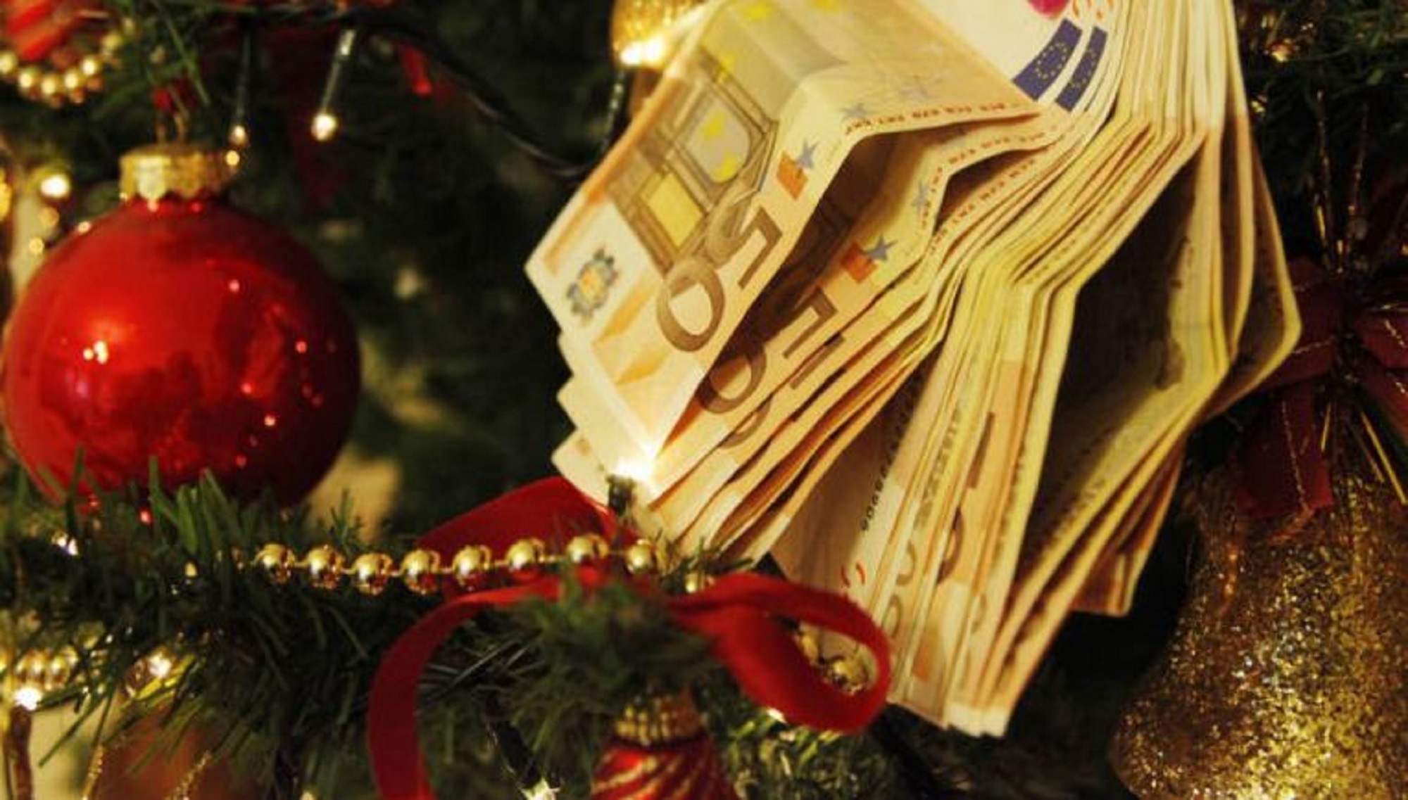 Χριστουγεννιάτικος μποναμάς: 12 υπερτυχεροί θα πάρουν από 100.000 ευρώ – Ποιοι δεν μπορούν να συμμετέχουν