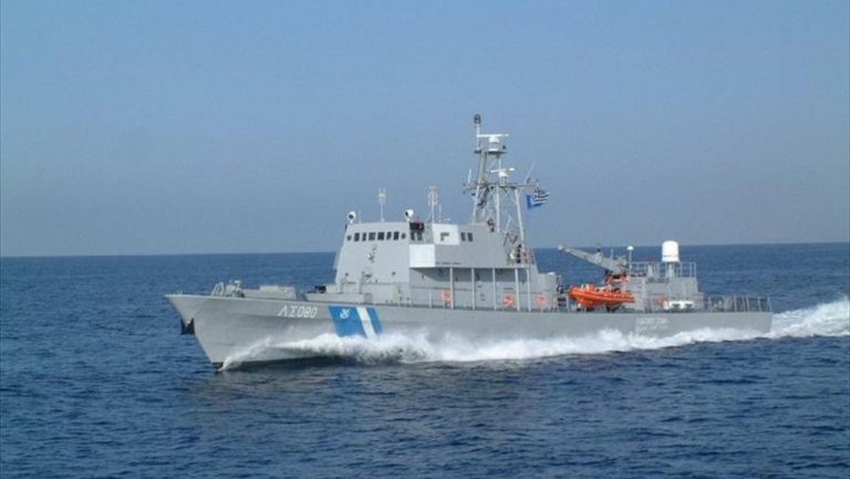 Κρήτη: Aκυβέρνητο πλοίο με περίπου 500 μετανάστες ανοιχτά της Παλαιοχώρας –  Σε εξέλιξη η μεγάλη επιχείρηση διάσωσης