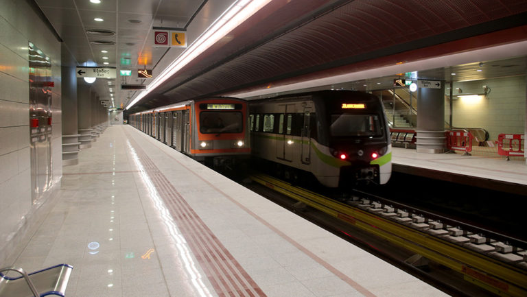 Πτώση γυναίκας στις γραμμές του Μετρό στο Αιγάλεω – Απεγκλωβίστηκε τραυματισμένη